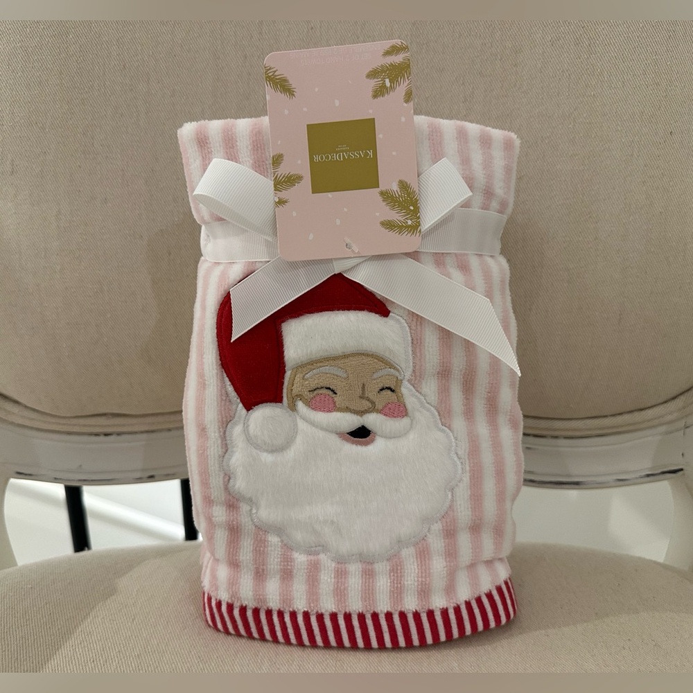 ๐
NWT Pink Candy Stripe Santa Claus Appliquรฉ Embroidered Hand Towels